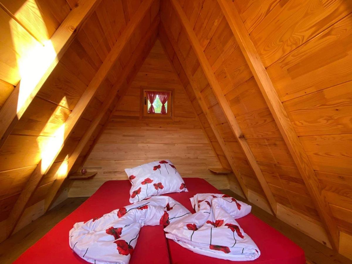 Rooms & Glamping Lana Haus Licko Petrovo Selo Екстериор снимка