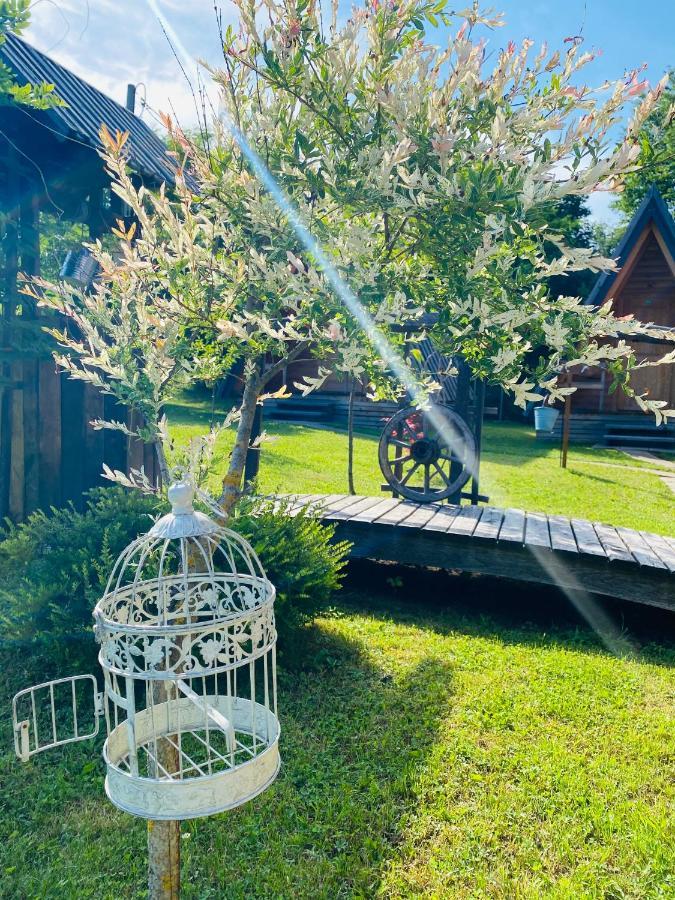 Rooms & Glamping Lana Haus Licko Petrovo Selo Екстериор снимка