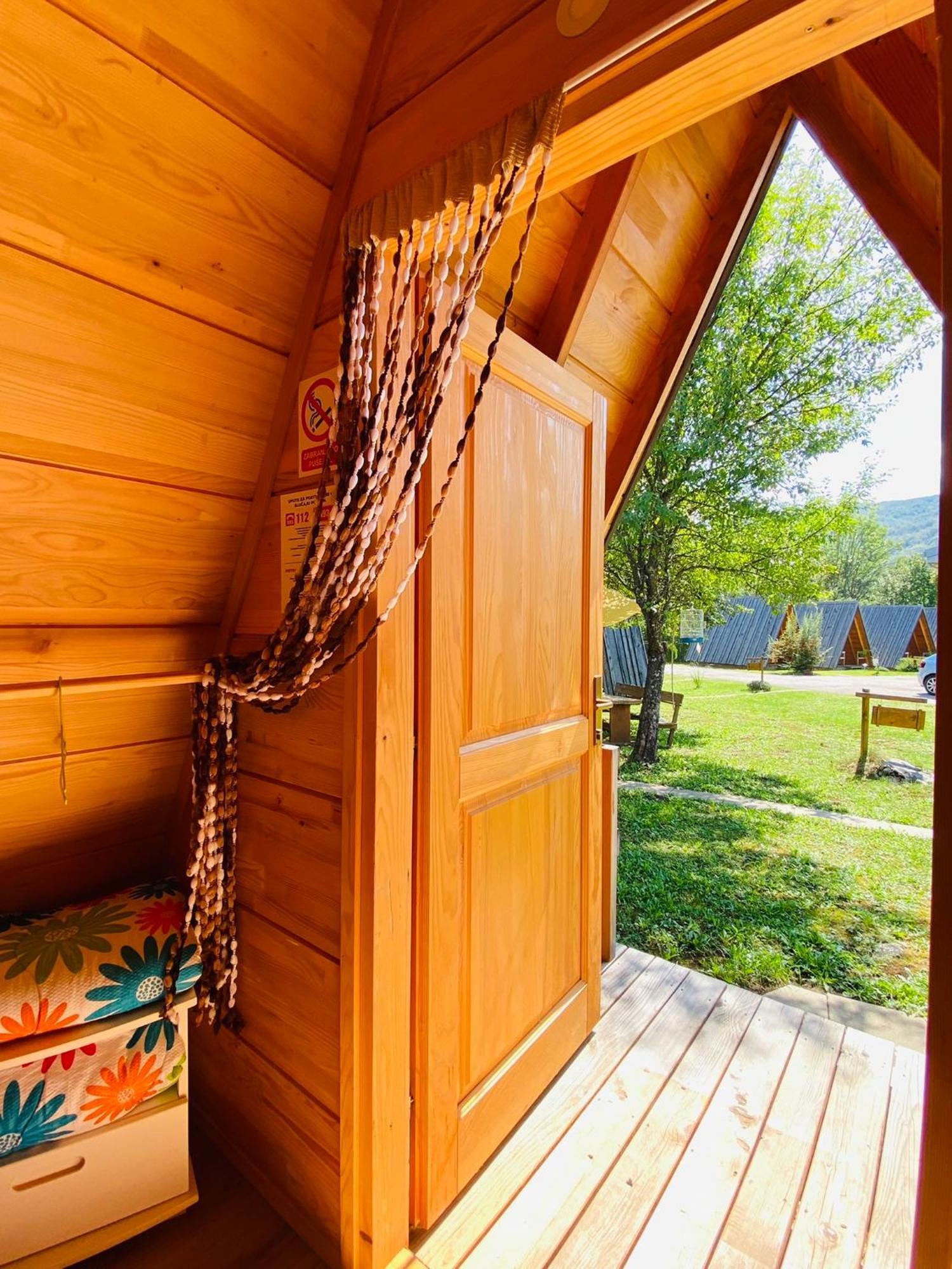 Rooms & Glamping Lana Haus Licko Petrovo Selo Екстериор снимка