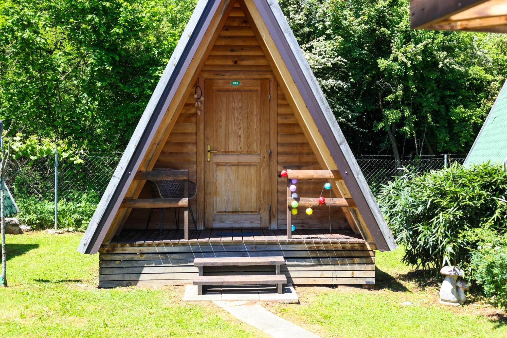Rooms & Glamping Lana Haus Licko Petrovo Selo Екстериор снимка