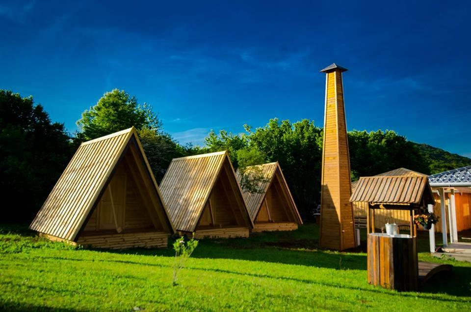 Rooms & Glamping Lana Haus Licko Petrovo Selo Екстериор снимка